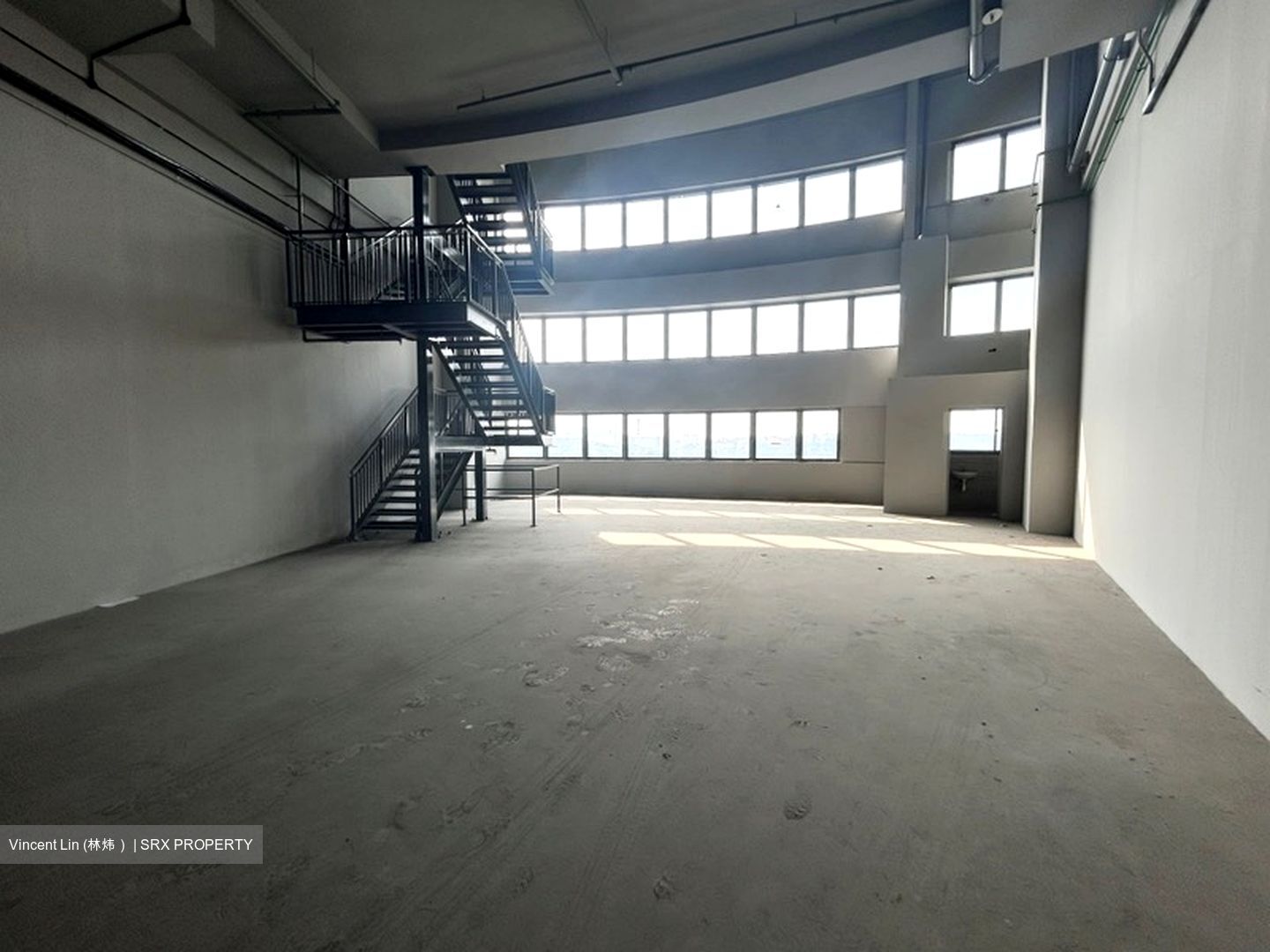 Carros Centre (D25), Warehouse #590274951